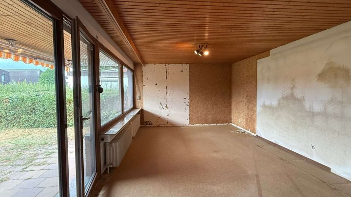 Ruhig gelegener Bungalow mit Garten, Pergola und Garage zu verkaufen!