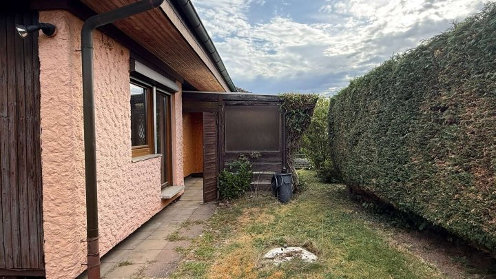Ruhig gelegener Bungalow mit Garten, Pergola und Garage zu verkaufen!