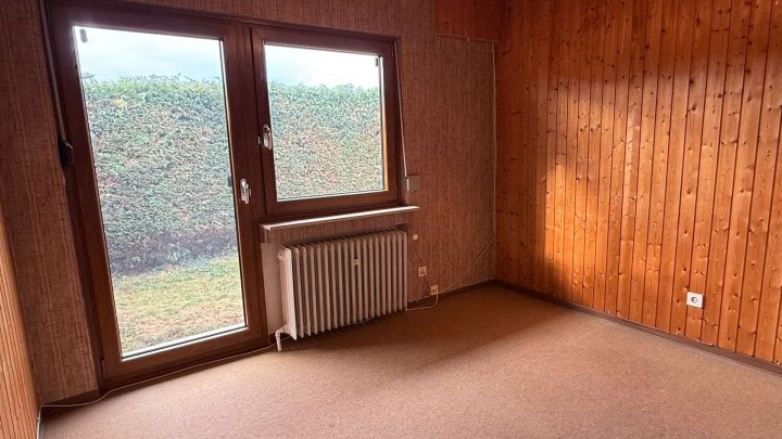 Ruhig gelegener Bungalow mit Garten, Pergola und Garage zu verkaufen!