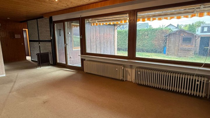 Ruhig gelegener Bungalow mit Garten, Pergola und Garage zu verkaufen!