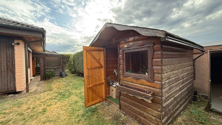Ruhig gelegener Bungalow mit Garten, Pergola und Garage zu verkaufen!
