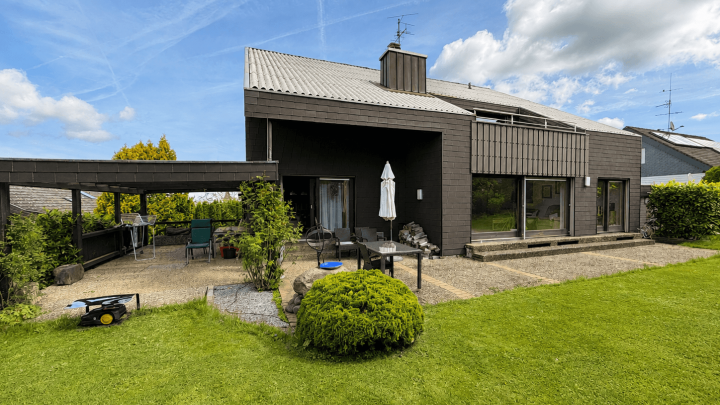 Villenflair und Ruhe pur – Einfamilienhaus mit Traumgarten in guter Lage von Engelsbrand-Salmbach