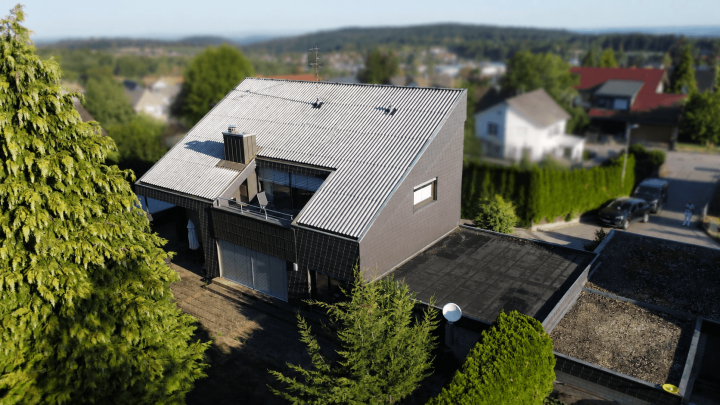 Villenflair und Ruhe pur – Einfamilienhaus mit Traumgarten in guter Lage von Engelsbrand-Salmbach