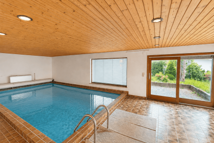 KI generiert: Pool in Betrieb