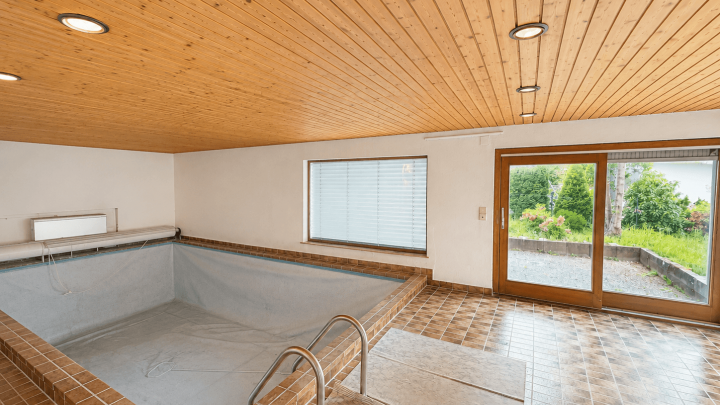 Villenflair und Ruhe pur – Einfamilienhaus mit Traumgarten in guter Lage von Engelsbrand-Salmbach