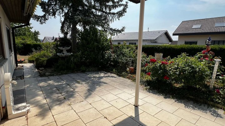 Traumhaus für Nichtträumer- mit großem Garten -mit Doppelgarage- in fantastischer Lage.