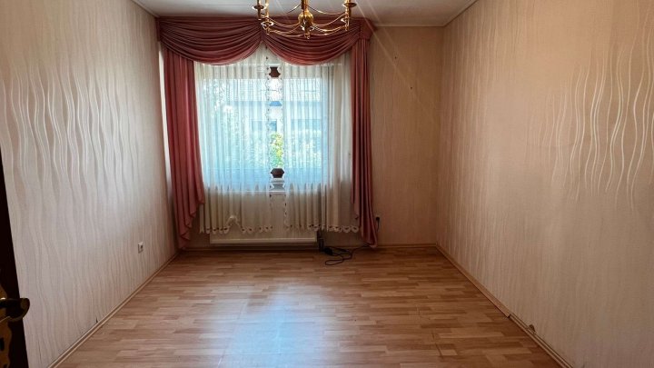 Traumhaus für Nichtträumer- mit großem Garten -mit Doppelgarage- in fantastischer Lage.