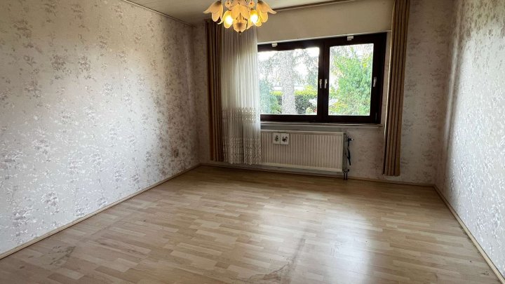 Traumhaus für Nichtträumer- mit großem Garten -mit Doppelgarage- in fantastischer Lage.