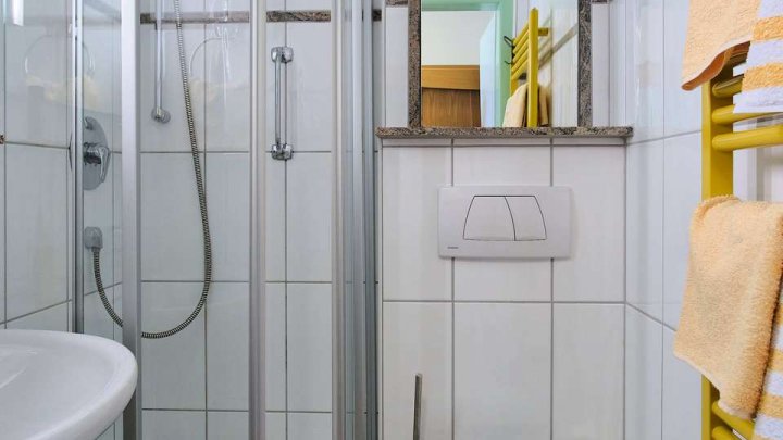 Großes, schönes Haus mit Blick auf die Schwarzwaldberge im Heidelbeerdorf Enzklösterle