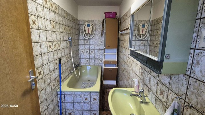 Perfekt für Heimwerker - Einfamilienhaus mit großem Anbau - und Garten mit Baufenster