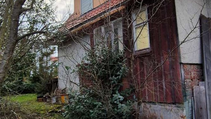 Perfekt für Heimwerker - Einfamilienhaus mit großem Anbau - und Garten mit Baufenster