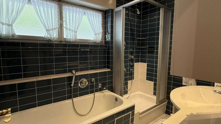 PREISREDUKTION!!! Großes EFH oder Mehrgenerationenwohnhaus mit Ausbaupotential im DG!