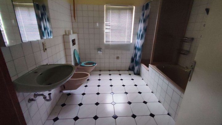 Haus mit Scheune und viel Potential für Handwerker!!!