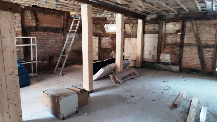 Haus mit Scheune und viel Potential für Handwerker!!!