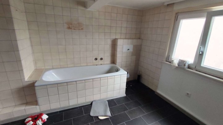 Haus mit Scheune und viel Potential für Handwerker!!!