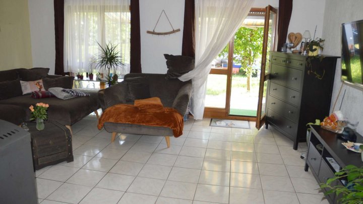 Platz für die ganze Familie !-Doppelhaushälfte -Doppelgarage-2mal Garten- Terrasse und vieles mehr!