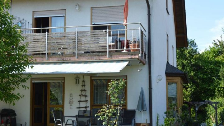 Platz für die ganze Familie !-Doppelhaushälfte -Doppelgarage-2mal Garten- Terrasse und vieles mehr!