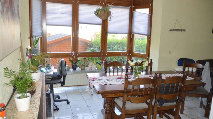 Platz für die ganze Familie !-Doppelhaushälfte -Doppelgarage-2mal Garten- Terrasse und vieles mehr!