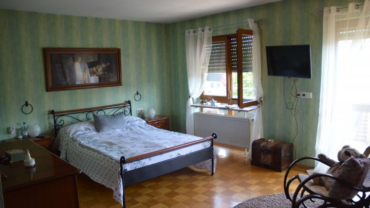 Platz für die ganze Familie !-Doppelhaushälfte -Doppelgarage-2mal Garten- Terrasse und vieles mehr!