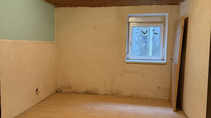 Sanierungsbedürftige 4-Zimmer Wohnung -             Start frei für ihr Projekt!