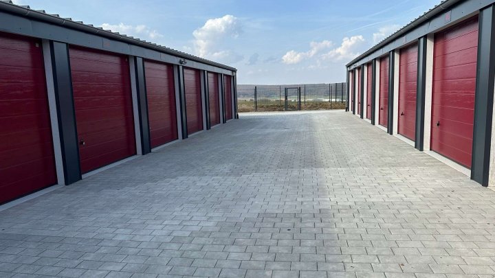XL- und L-Garagen direkt an der A7, nähe Amazon McDonalds