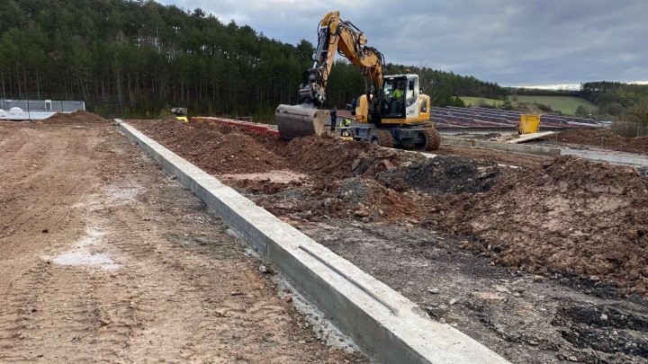 XL- und L-Garagen direkt an der A7, nähe Amazon McDonalds