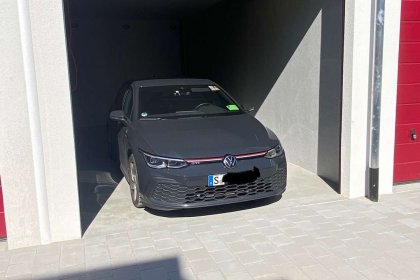 Golf in Garage