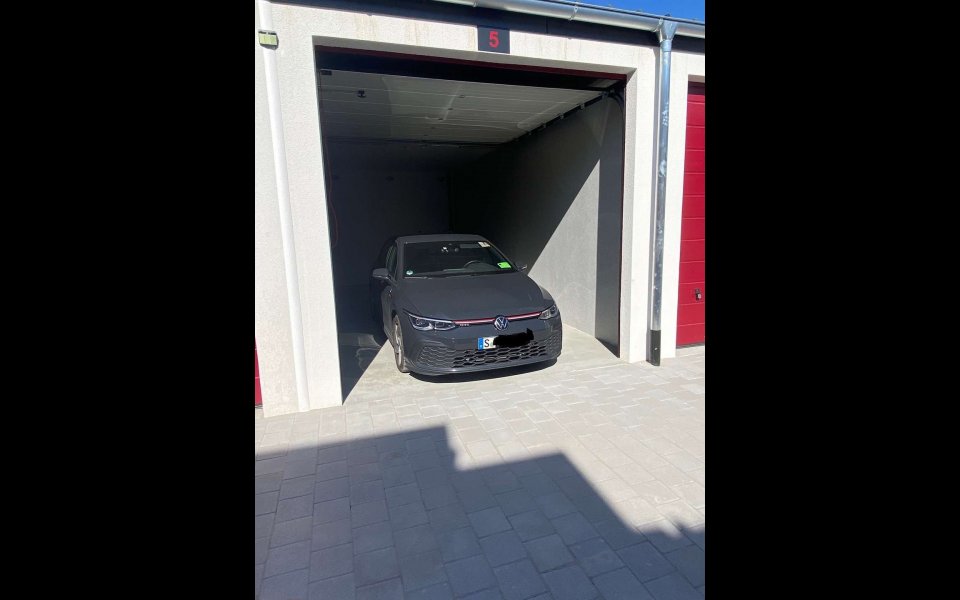 Golf in Garage