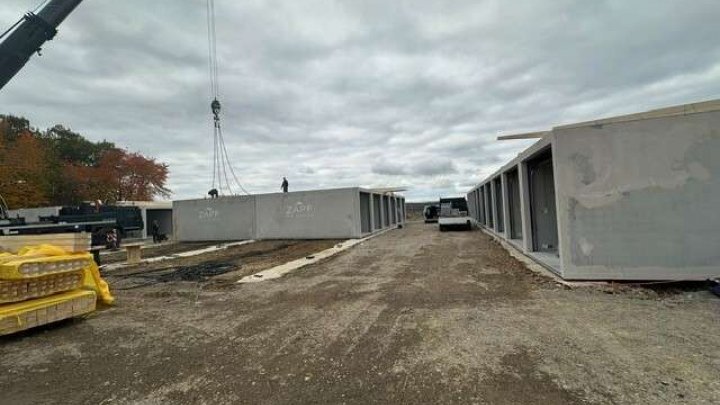 XL- und L-Garagen direkt an der A7, nähe Amazon McDonalds