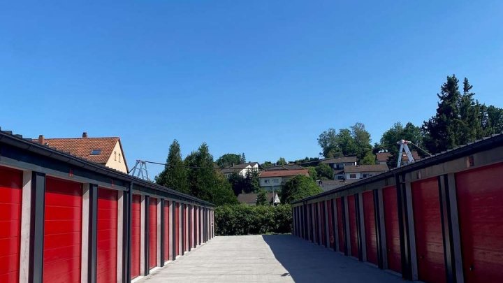 XL- und L-Garagen direkt an der A7, nähe Amazon McDonalds