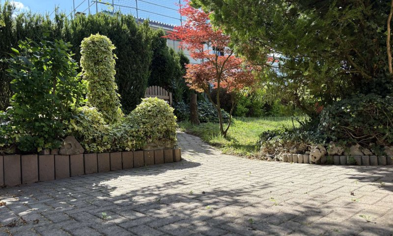 Zentral Wohnen mit Garten und Stellplatz