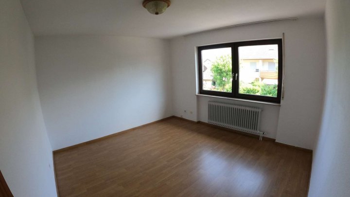 Doppelhaushälfte mit Garten und Garage – Ihr neues Zuhause wartet!