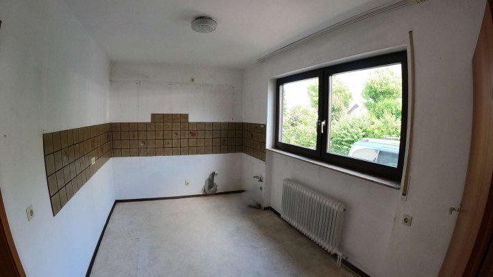 Doppelhaushälfte mit Garten und Garage – Ihr neues Zuhause wartet!