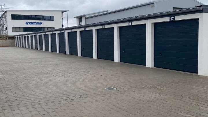 XL- und L-Garagen direkt an der A7, nähe Amazon McDonalds