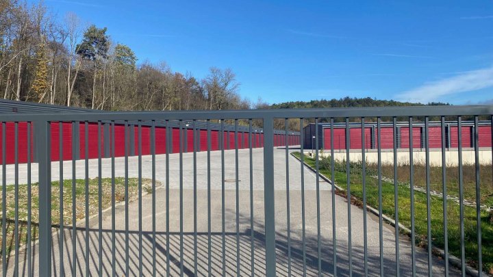 XL- und L-Garagen direkt an der A7, nähe Amazon McDonalds