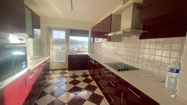 Attraktive 3-Zimmer-Wohnung mit großem Balkon, schöner Küche und Stellplatzoption