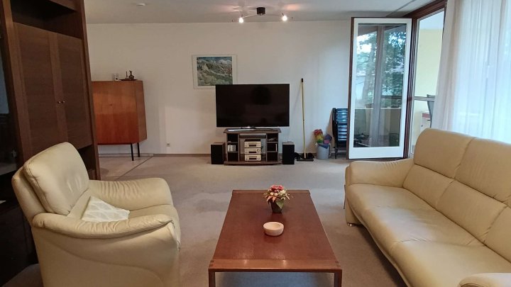 Wohnen im Grünen ! Familienfreundliche und großzügige Wohnung, zentral im Waldpark