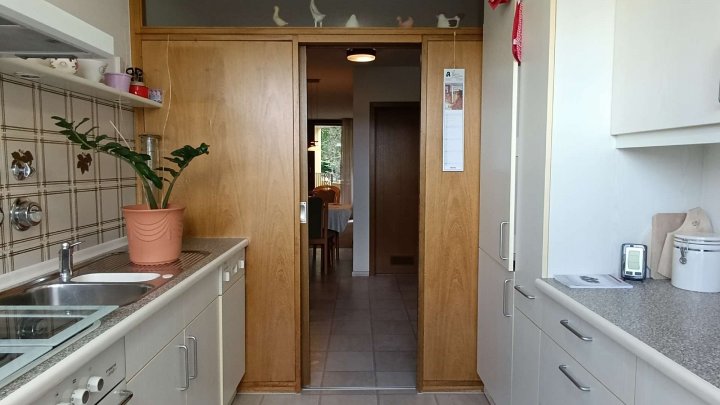 Wohnen im Grünen ! Familienfreundliche und großzügige Wohnung, zentral im Waldpark