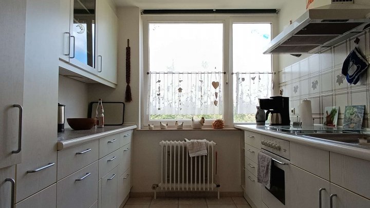 Wohnen im Grünen ! Familienfreundliche und großzügige Wohnung, zentral im Waldpark