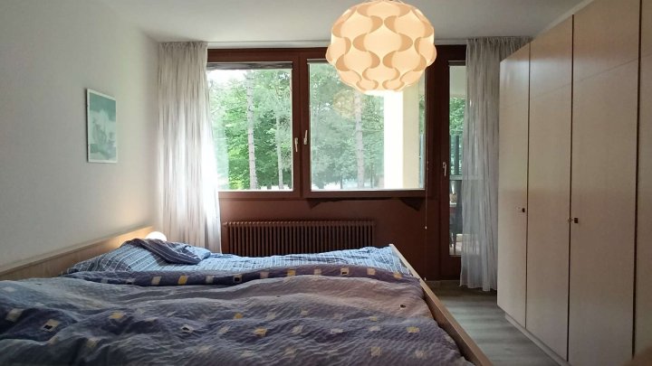 Wohnen im Grünen ! Familienfreundliche und großzügige Wohnung, zentral im Waldpark