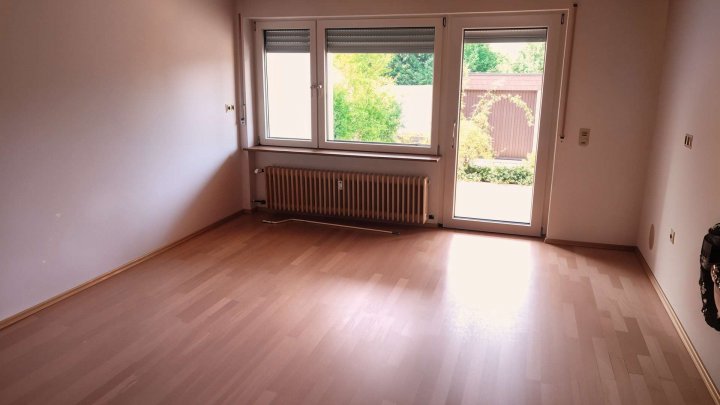 Ruhige, schöne 2,5 Zimmer Whg in Kieselbronn mit Terrasse
