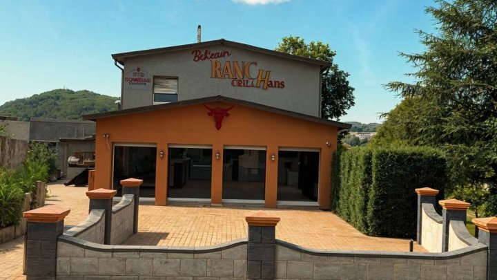 Vielseitiges Objekt / Vereinsheim mit Wohnung in toller Aussichtslage