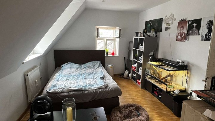 2-Zimmer DG-Whg mit 74 qm Gewölbekeller in Stein zu verkaufen!