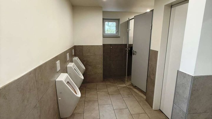 Vielseitiges Objekt / Vereinsheim mit Wohnung in toller Aussichtslage