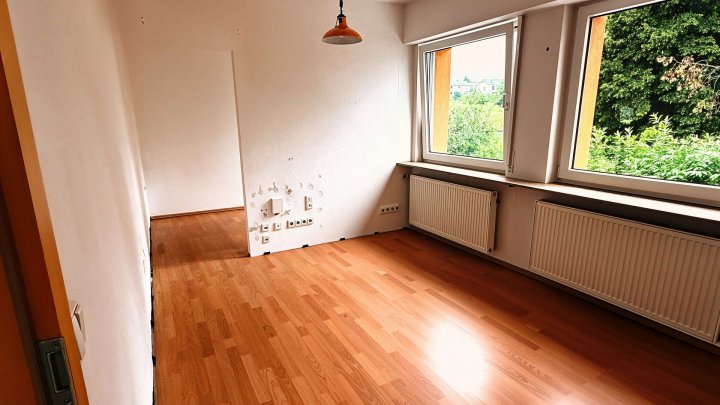 Vielseitiges Objekt / Vereinsheim mit Wohnung in toller Aussichtslage