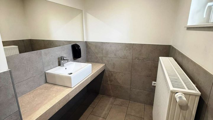 Vielseitiges Objekt / Vereinsheim mit Wohnung in toller Aussichtslage