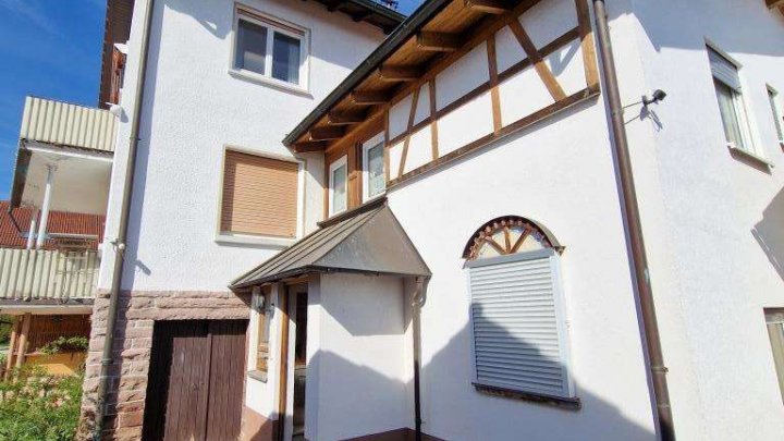 Potenzial ohne Ende! Großes Einfamilienhaus mit Werkstattgebäude, Garage & Garten