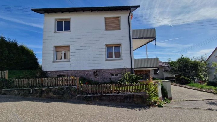 Potenzial ohne Ende! Großes Einfamilienhaus mit Werkstattgebäude, Garage & Garten