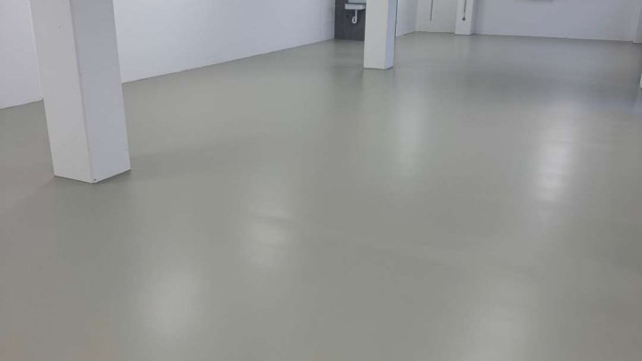 Moderner Büro/Lagerraum mit elektr. Rolltor und Starkstrom in Walzbachtal zu vermieten!