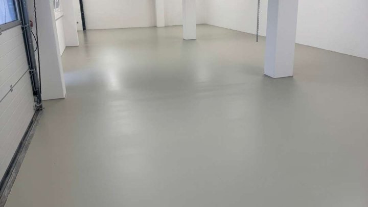 Moderner Büro/Lagerraum mit elektr. Rolltor und Starkstrom in Walzbachtal zu vermieten!